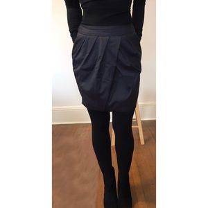 Mango, VUC, navy blue tulip skirt w torn lining.